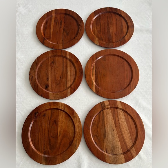 Williams Sonoma Olive-wood Plate Setting - Picture 10 of 10
